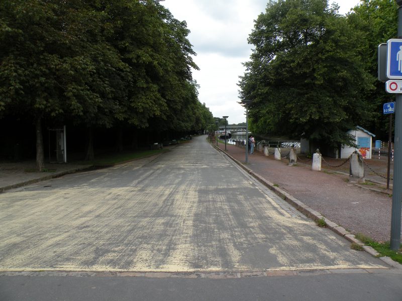  le long du canal
